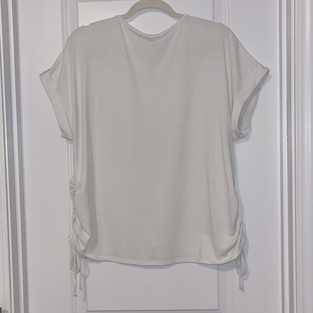 ⚡️ 3 for $30 ⚡️ Retrology White Ciao Bella Women's Short Sleeve Top - Picture 6 of 8